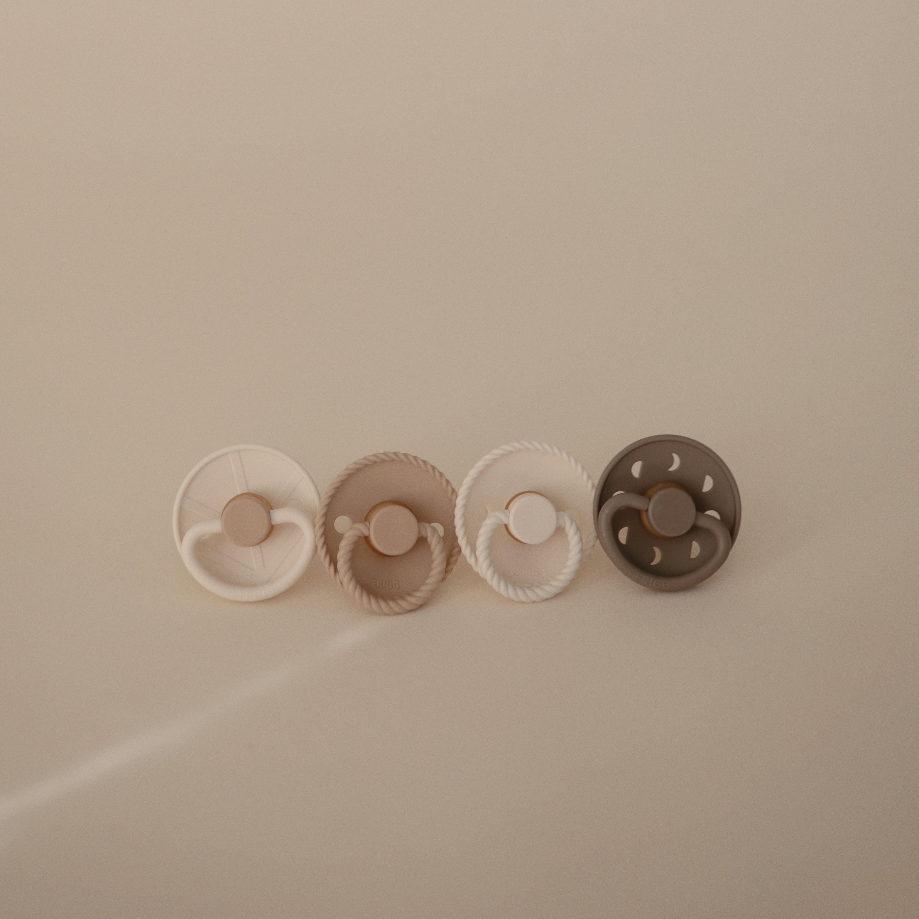Image of FRIGG Natural Rubber Pacifier 4-Pack